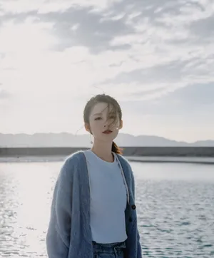 李沁风格多变国庆出游俏皮美照图片_6