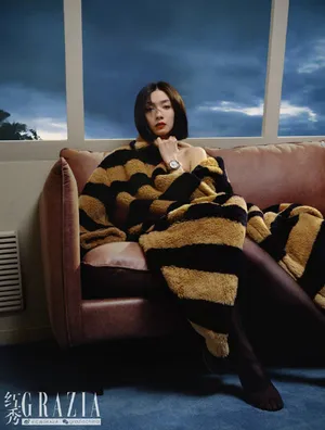 万茜性感冷艳黑丝修长美腿写真图片_4
