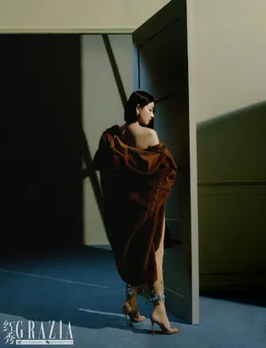 万茜性感冷艳黑丝修长美腿写真图片_5