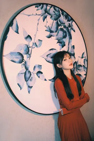 李一桐红色长裙优雅写真图片_4
