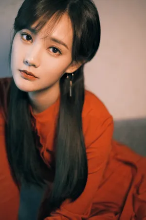 李一桐红色长裙优雅写真图片_7
