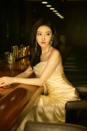 景甜香槟色长裙曼妙优雅气质写真图片_2