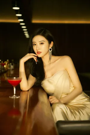 景甜香槟色长裙曼妙优雅气质写真图片_4