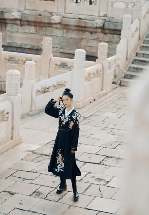 安悦溪复古黑衣写真图片_4