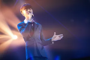 陈立农优雅绅士气场帅气舞台照图片_12