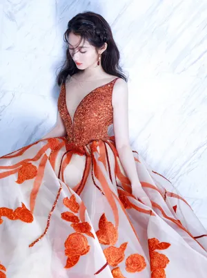 关晓彤锦鲤裙吉祥美丽大方写真图片_2