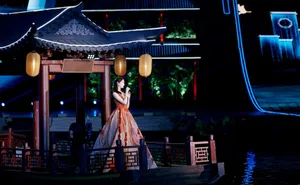 关晓彤锦鲤裙吉祥美丽大方写真图片_4