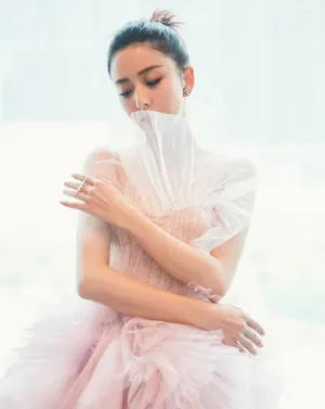 佟丽娅粉色纱裙高贵美艳写真图片