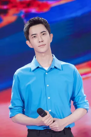 于朦胧天蓝色衬衫帅气图片写真_6