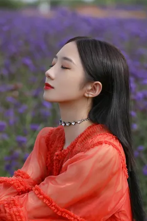 孟美岐红色纱裙性感图片写真_2