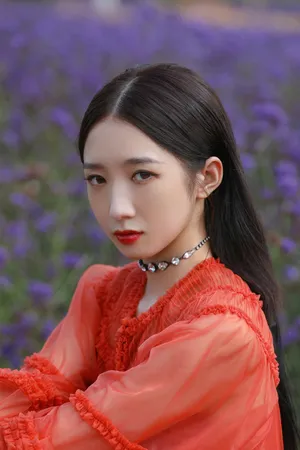 孟美岐红色纱裙性感图片写真_4