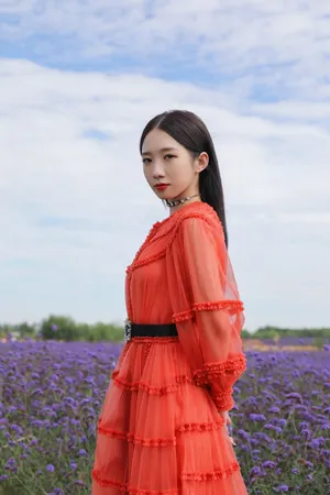 孟美岐红色纱裙性感图片写真_6