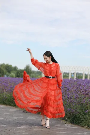 孟美岐红色纱裙性感图片写真_7