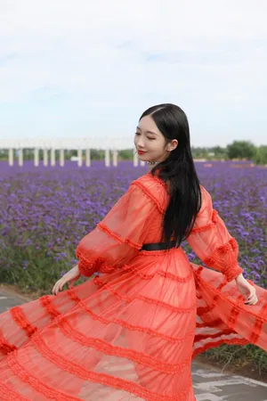 孟美岐红色纱裙性感图片写真_8