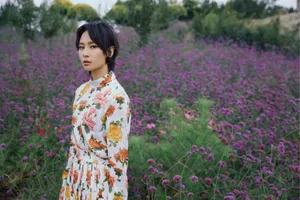 周笔畅碎花长裙性感图片写真_5