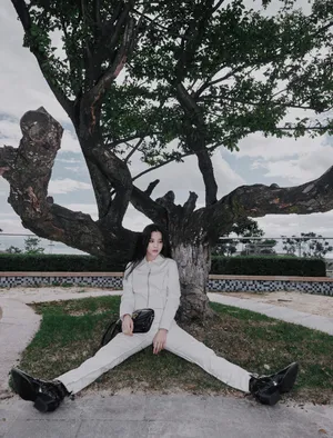 欧阳娜娜白色西装性感图片写真_5