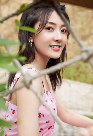 梁洁俏皮性感写真图片_2