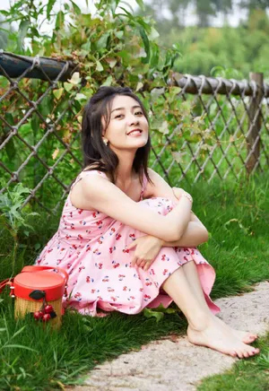 梁洁俏皮性感写真图片_5
