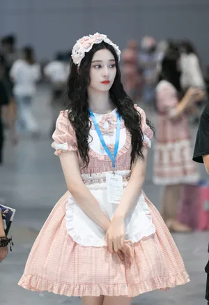 徐艺洋洛丽塔造型甜美可爱写真_2