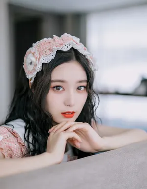 徐艺洋洛丽塔造型甜美可爱写真_3