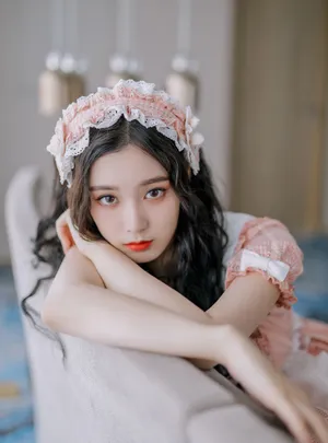 徐艺洋洛丽塔造型甜美可爱写真_5
