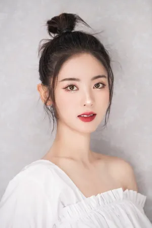 邢菲恋爱锦鲤妆性感写真图片