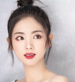 邢菲恋爱锦鲤妆性感写真图片