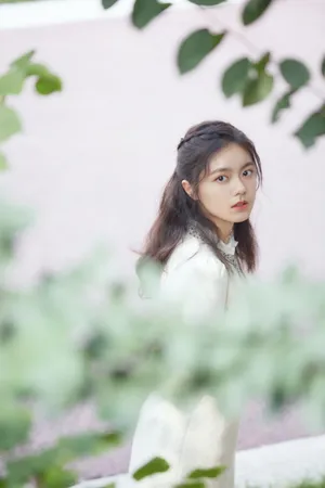 赵今麦清新白裙秋日写真图片_2