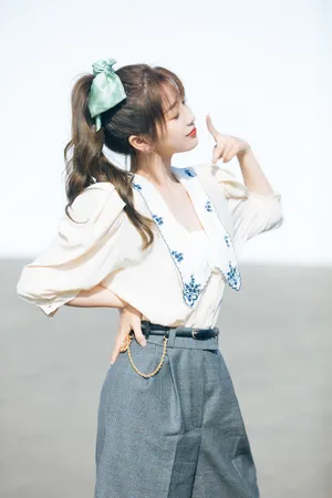 虞书欣鬼马可爱写真图片