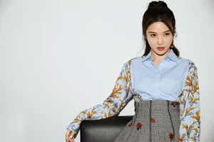 杨子姗利落衬衫复古性感写真