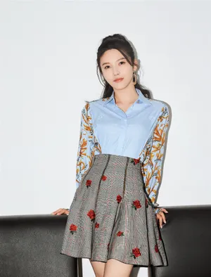 杨子姗利落衬衫复古性感写真_3