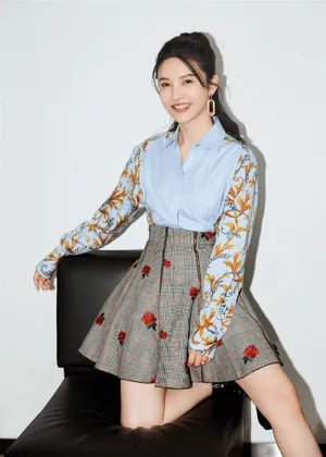 杨子姗利落衬衫复古性感写真_4