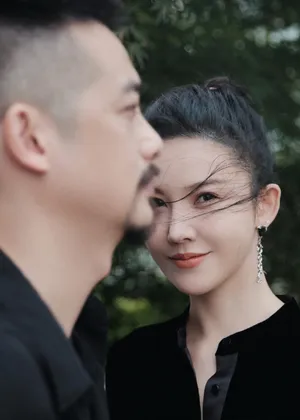 杨子姗黑色天鹅绒连体裤性感写真