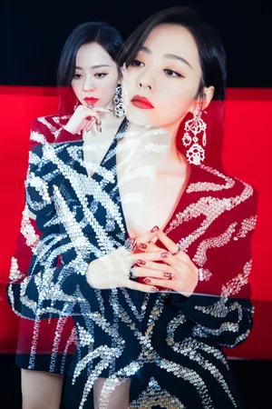 张靓颖光影魅力性感写真图片