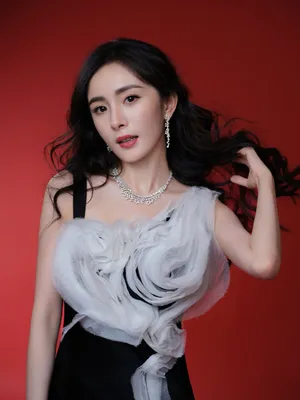 杨幂黑白拼接礼裙优雅写真图片_3