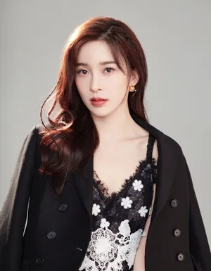 赵樱子黑色西装优雅写真图片_1