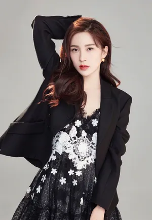 赵樱子黑色西装优雅写真图片_1