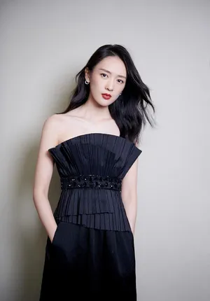 童瑶网纱裙长发红唇女人味写真图片_1