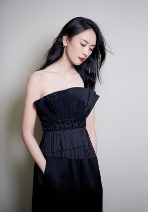 童瑶网纱裙长发红唇女人味写真图片_2