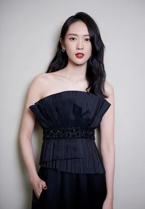 童瑶网纱裙长发红唇女人味写真图片_3