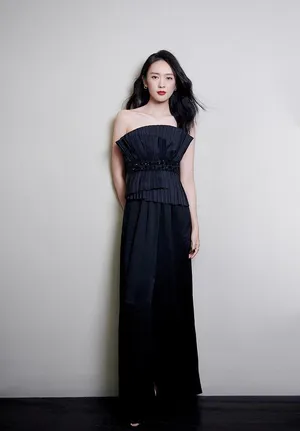 童瑶网纱裙长发红唇女人味写真图片_4