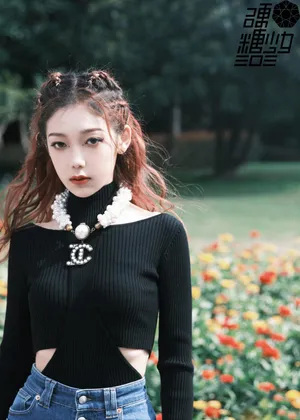 希林娜依·高黑色腰线毛衣性感写真图片_8