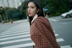 宋妍霏粉棕色西服时尚性感写真_2