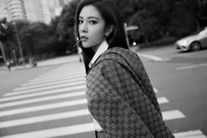 宋妍霏粉棕色西服时尚性感写真_11