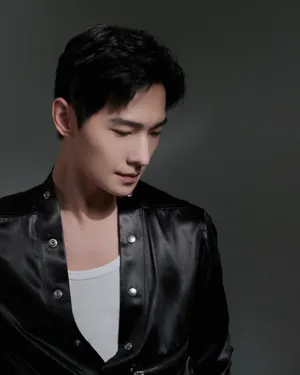 杨洋皮衣白衬衫成熟魅力写真图片_3
