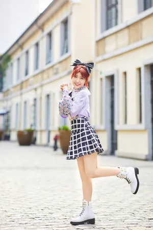 赖美云超大蝴蝶结甜美少女感写真图片_5