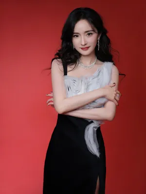 杨幂黑白拼接礼裙性感活动照图片_8