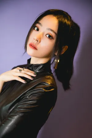 张靓颖性感黑裙写真图片_3