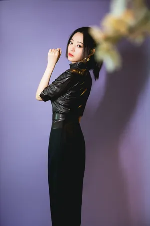 张靓颖性感黑裙写真图片_4