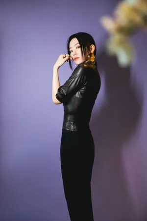 张靓颖性感黑裙写真图片_5